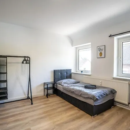 Monteur In - 3 Bedrooms - 7 Single Beds *