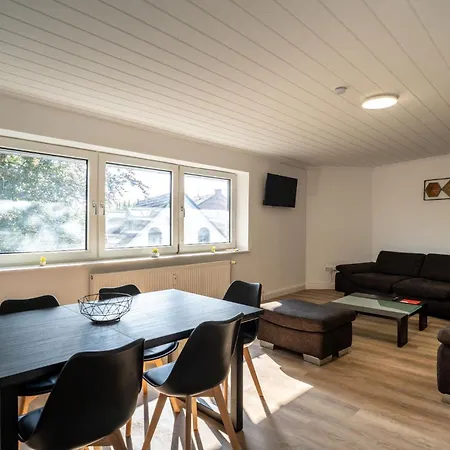 & Work - 3 Bed - 7 Beds Daire