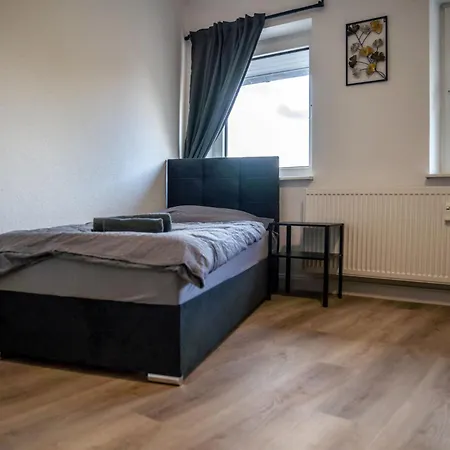 Monteur In - 3 Bedrooms - 7 Single Beds Appartamento Nettetal