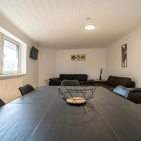 & Work - 3 Bed - 7 Beds Apartment *