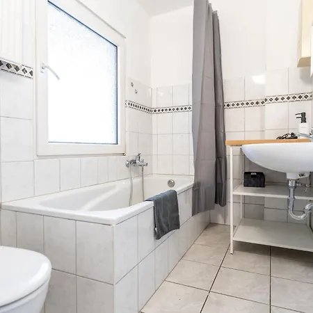 Appartamento Monteur In - 3 Bedrooms - 7 Single Beds *