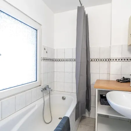 Apartment & Work - 3 Bed - 7 Beds Nettetal