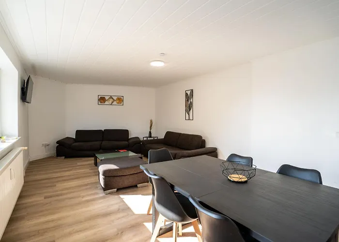 & Work - 3 Bed - 7 Beds *