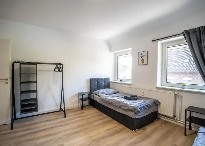 & Work - 3 Bed - 7 Beds *