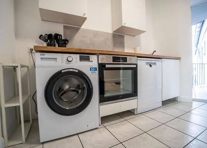 & Work - 3 Bed - 7 Beds