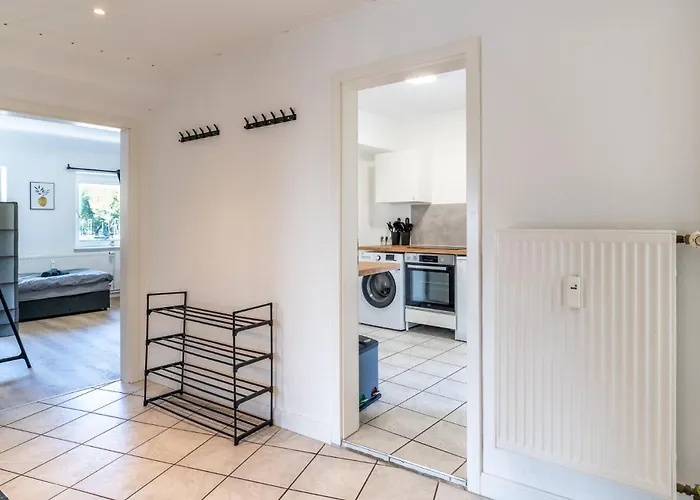 & Work - 3 Bed - 7 Beds