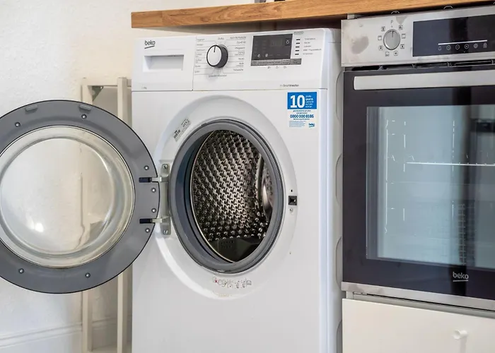 & Work - 3 Bed - 7 Beds