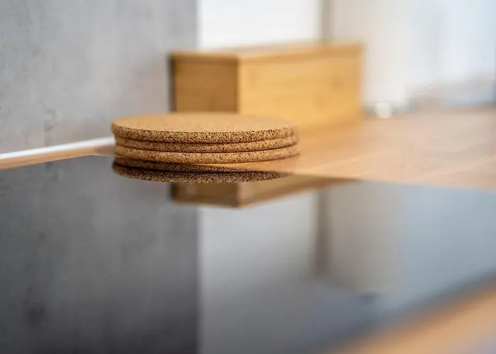 & Work - 3 Bed - 7 Beds